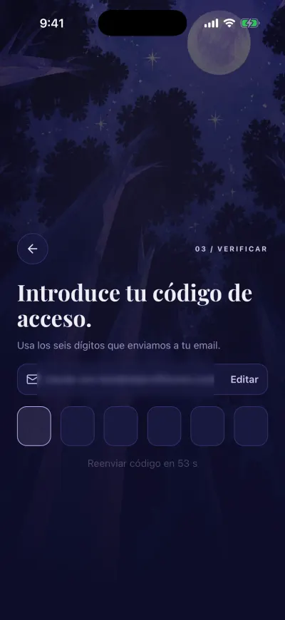 El paso del código: seis recuadros para el código del email, la cuenta atrás y debajo Reenviar código.