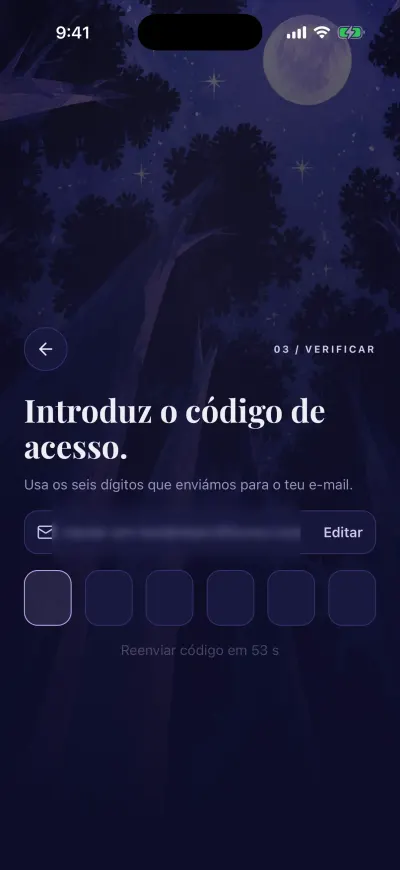 O passo do código: seis caixas para o código do e-mail, a contagem decrescente e Reenviar código por baixo.