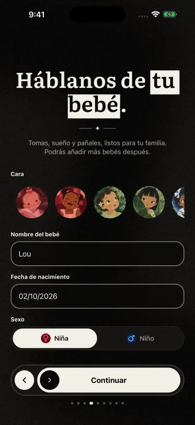La página del bebé en la bienvenida: una fila de caras pintadas, un recuadro para el nombre del bebé, la fecha de nacimiento y el botón de abajo.