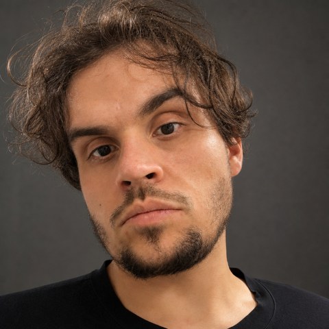 Max G.